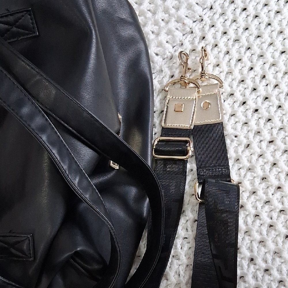 Versace Black Leather Shoulder Bag Glod Hradwear - Picture 14 of 16